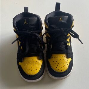 Jordan Kids Black and Yellow Sneakers